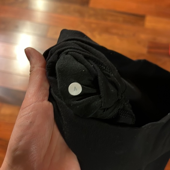 Lulu lemon leggings black size 4 - Picture 2 of 2
